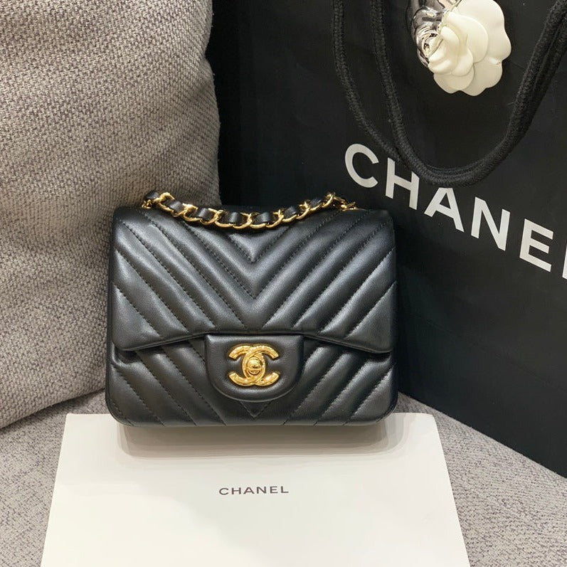 Designer Flap Bag gold – front view