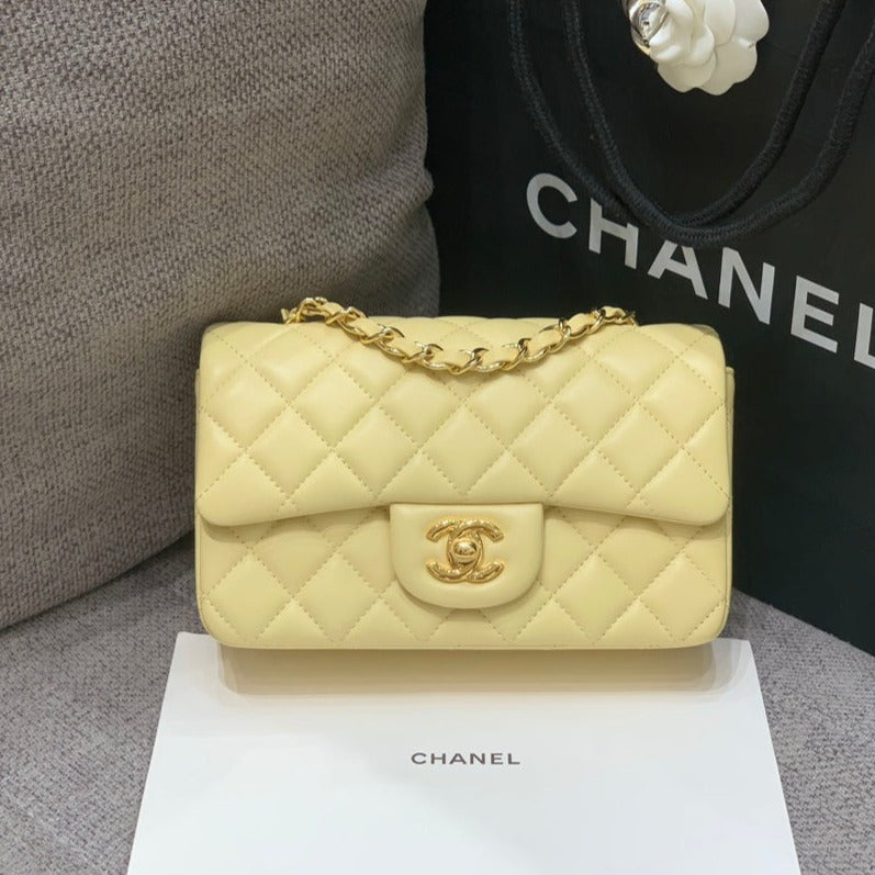 Designer Flap Bag gold – front view