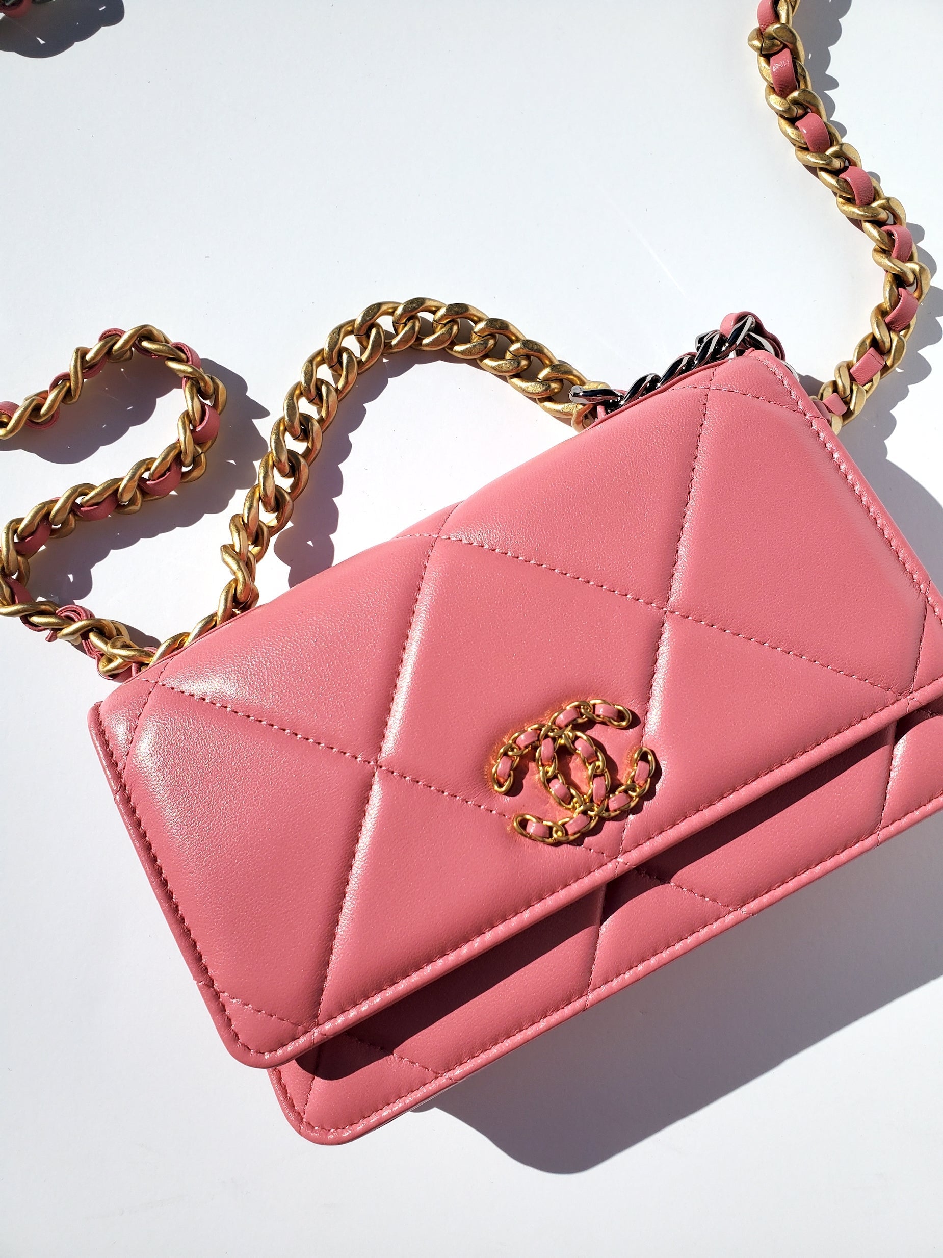 New CHANEL 19 21A Rose Wallet on the Chain WOC Sac