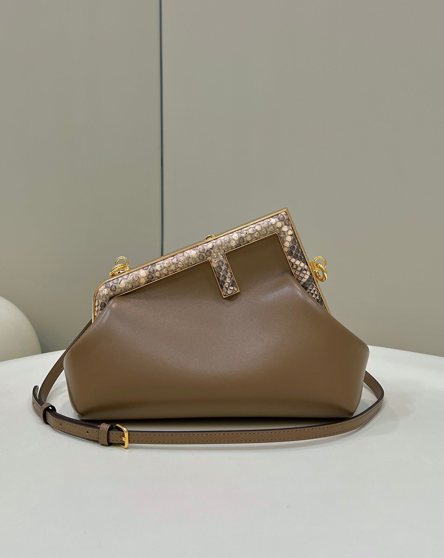 FENDI FIRST SMALL 26 SAC EN CUIR BRUN CAFÉ AVEC DÉTAILS EXOTIQUES