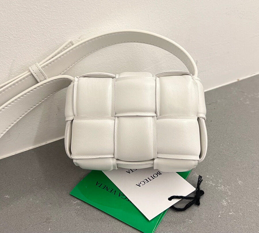 Bottega Veneta Cassette white bag – front view