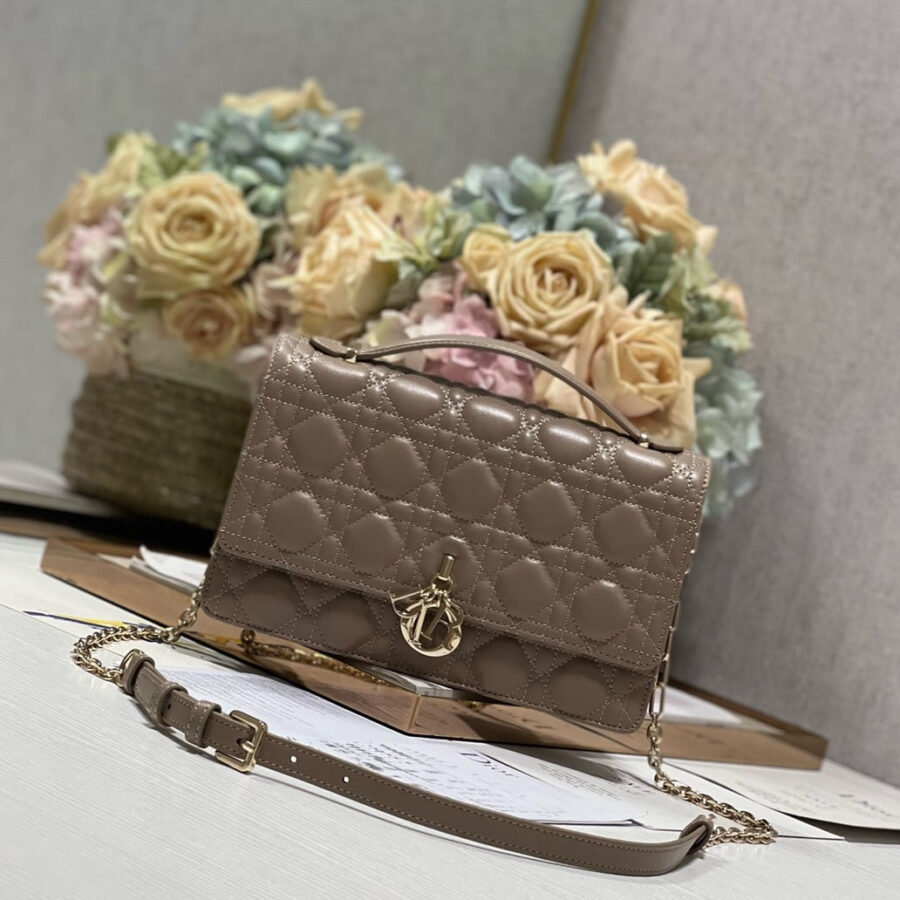 Designer handbag brown – front view
