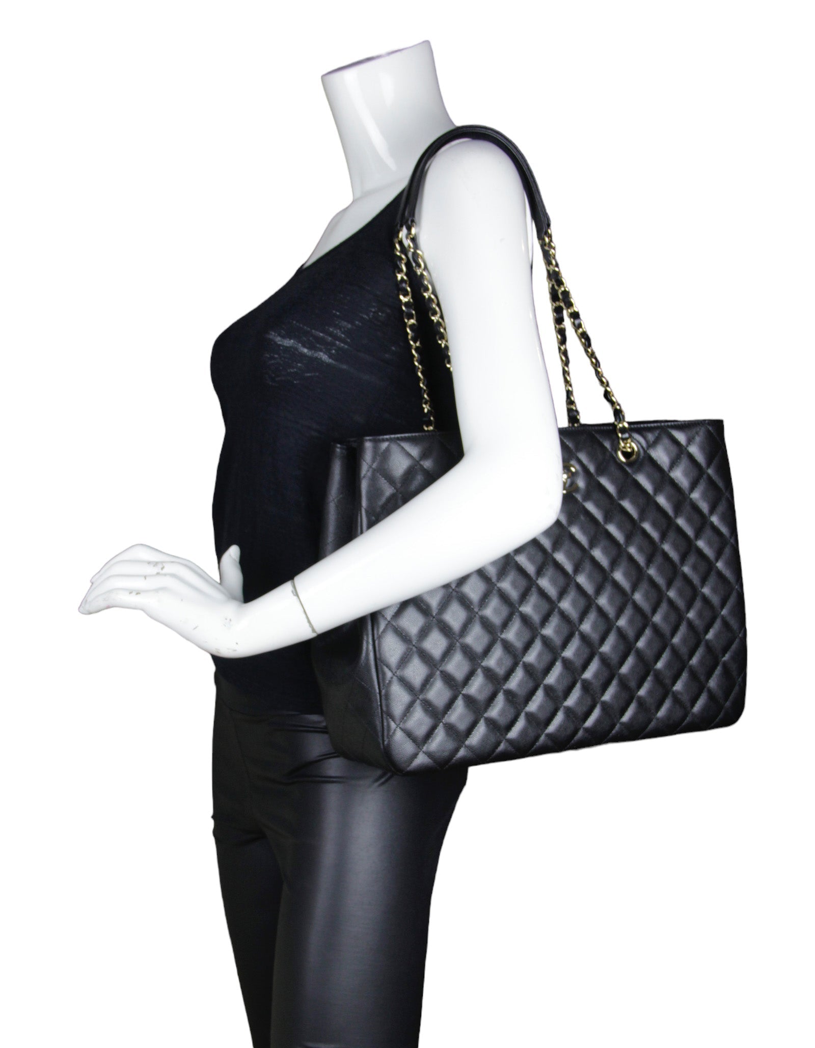 Chanel Grand cabas de shopping classique matelassé en cuir Caviar Noir