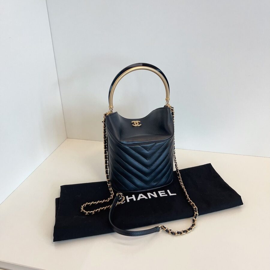 Chanel handbag black – front view