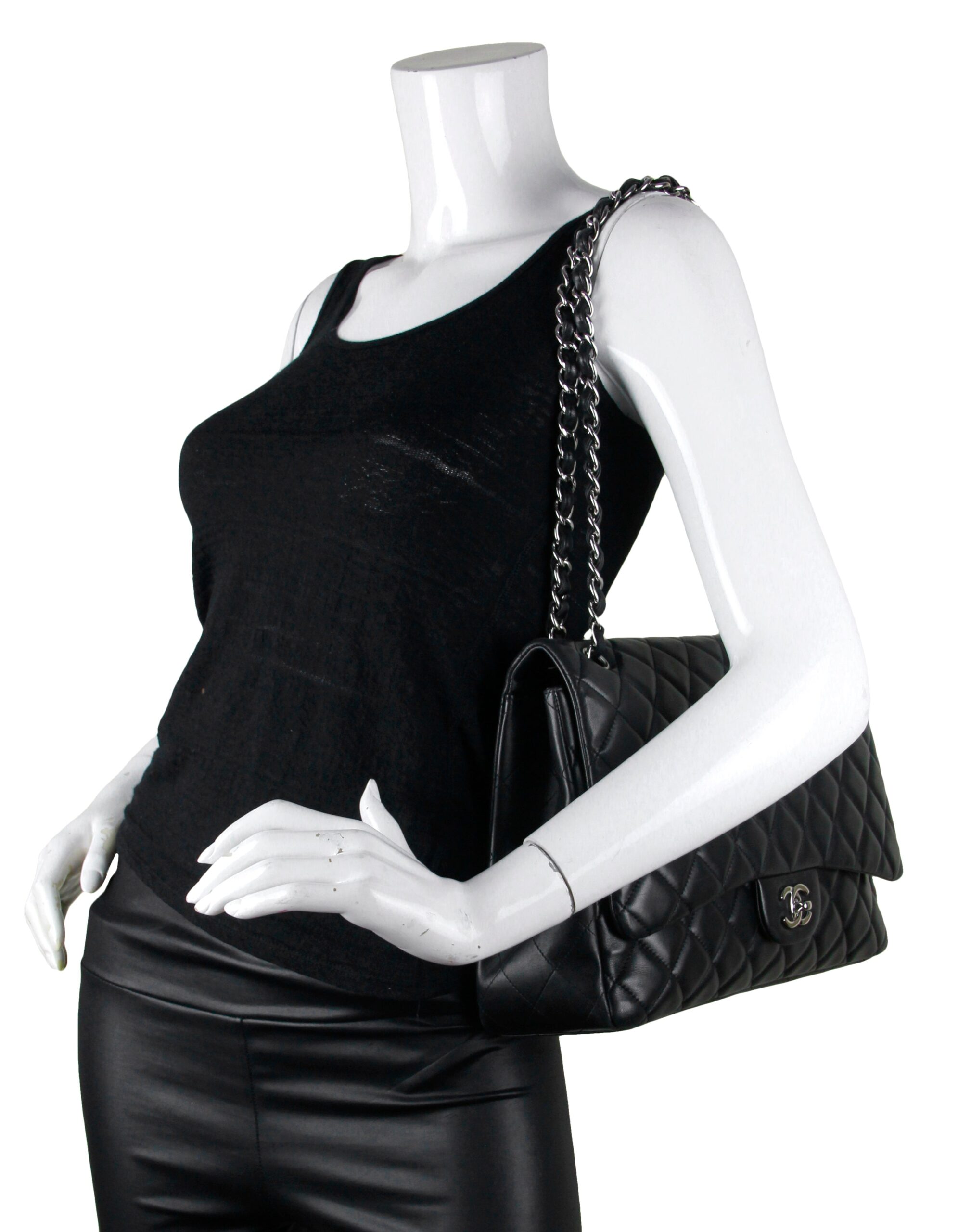 Chanel Sac à rabat simple Maxi en cuir d'agneau Noir Chanel