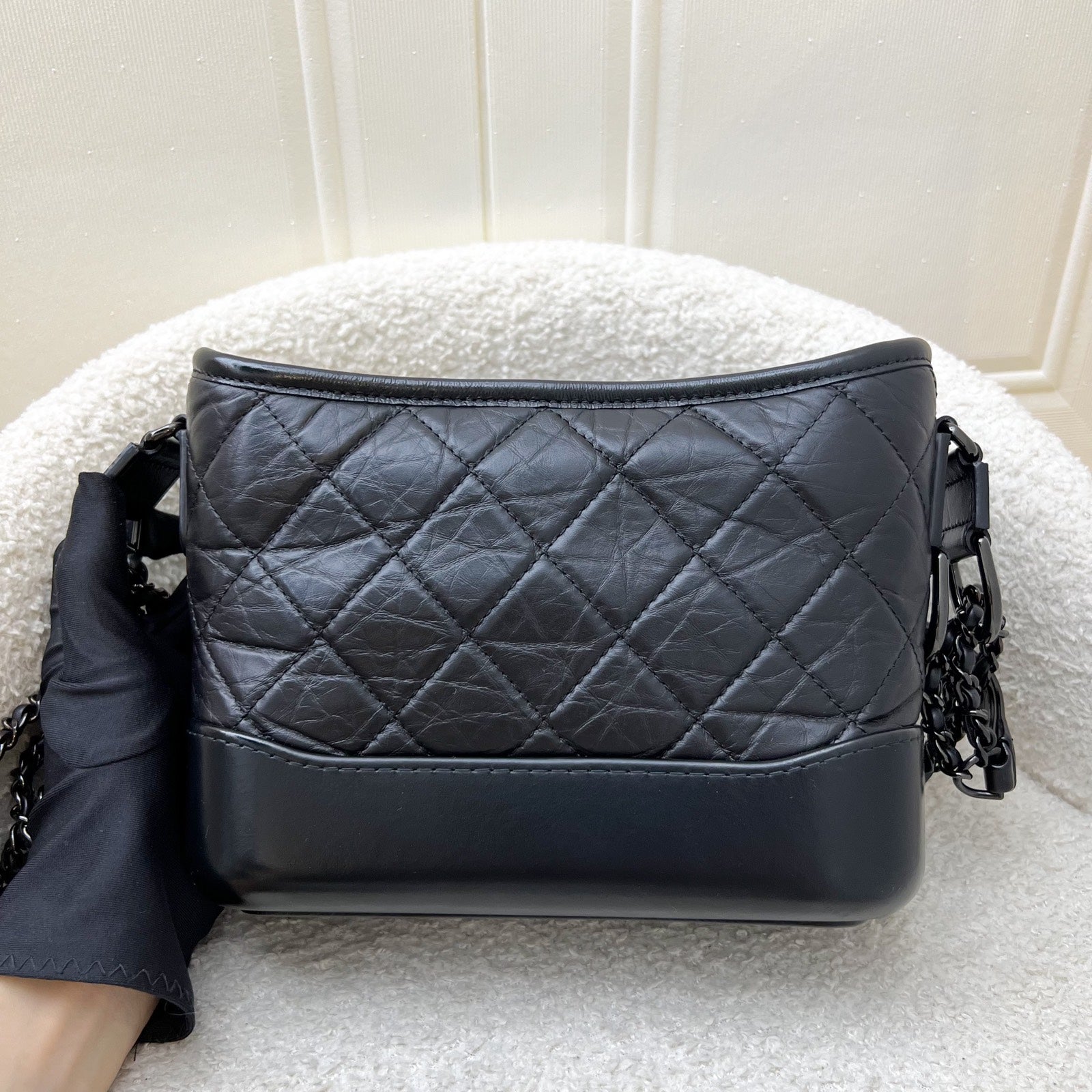 Chanel So Black Small Gabrielle Hobo Bag en Cuir vieilli Noir et Black HW