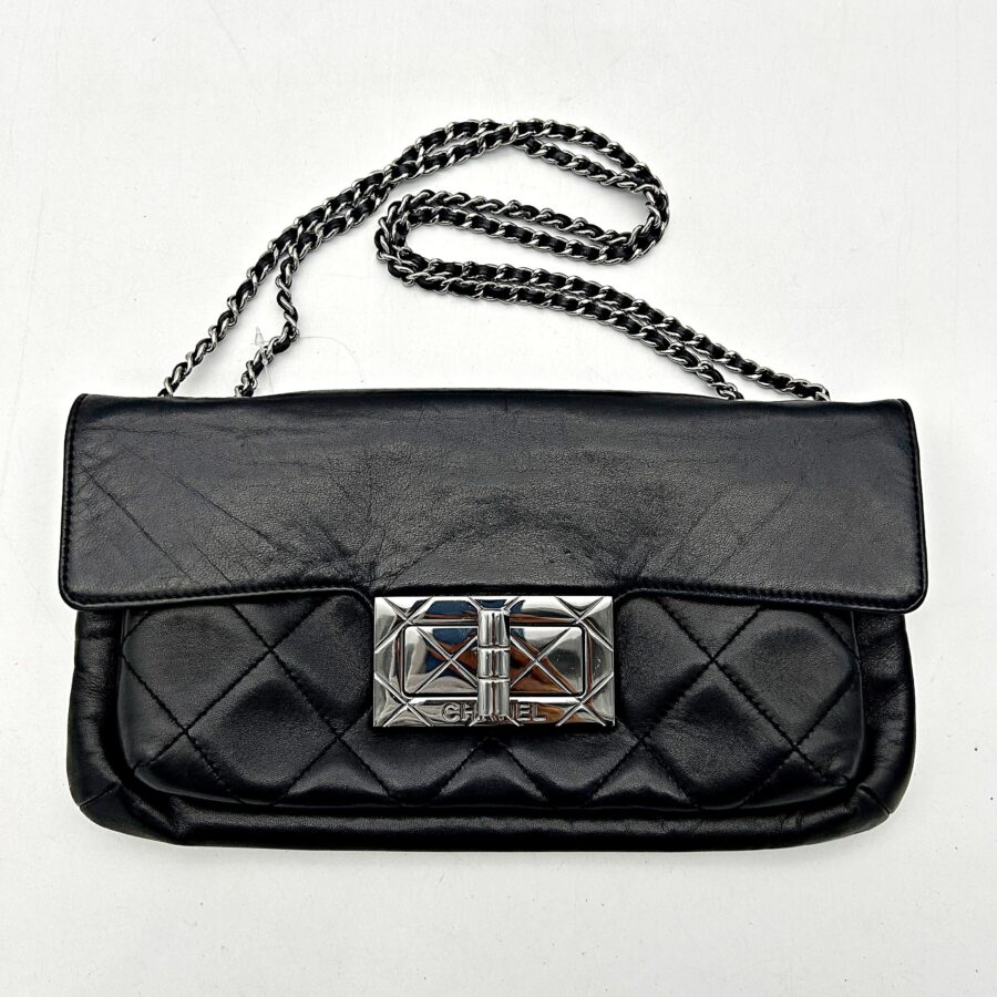 Chanel Flap Bag black – front view