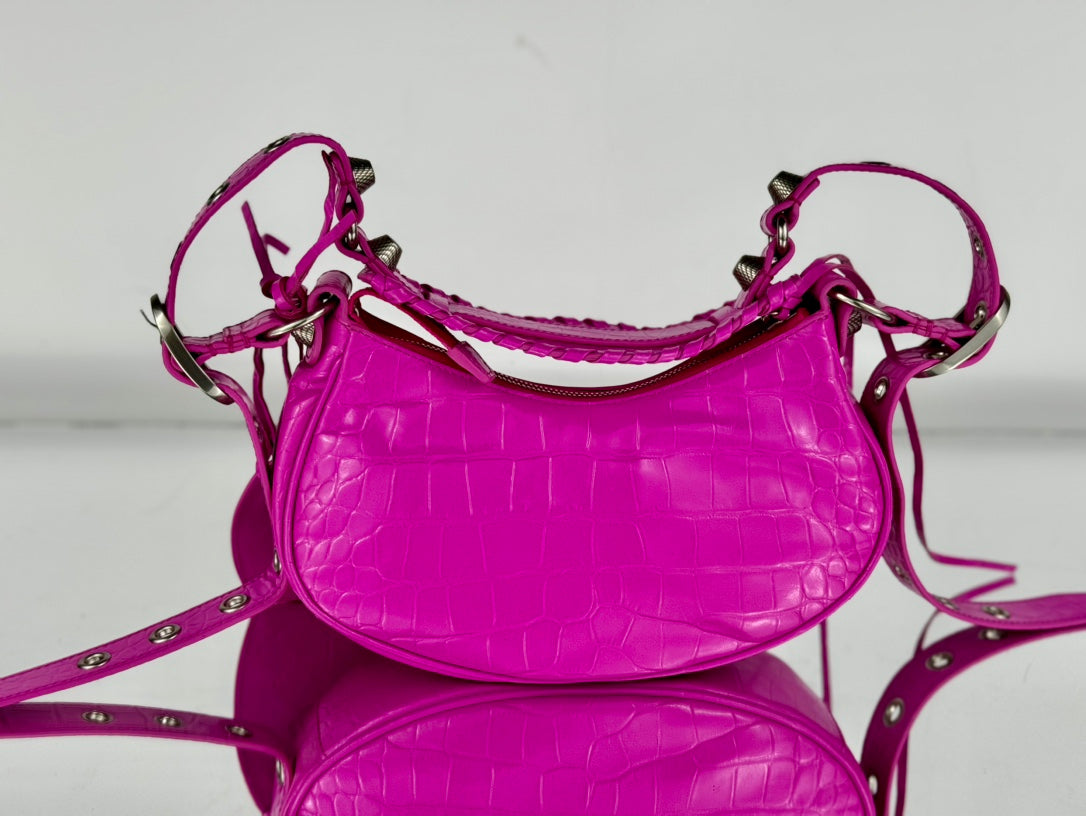 LE CAGOLE PETIT SAC BANDOULIÈRE 26 WITH RHINESTONES IN DEEP Rose CROCODILE EMBOSSED Veau