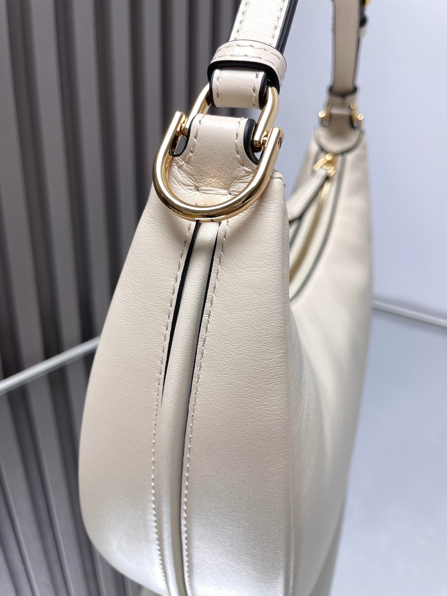 FENDIGRAPHY Moyen 29 IN Blanc SMOOTH LAMBSKIN Finitions dorées