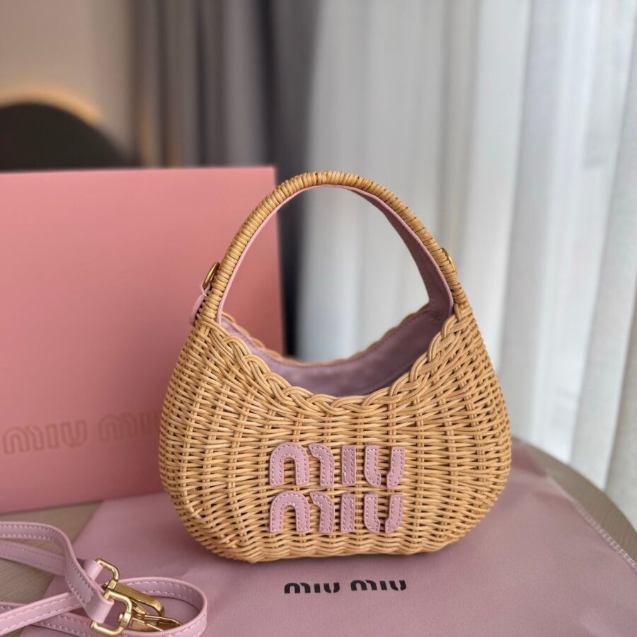 WANDER WICKER HOBO Panier 20 IN BROWN HANDWOVEN WITH PINK CALFSKIN LOGO | Studio Nafay