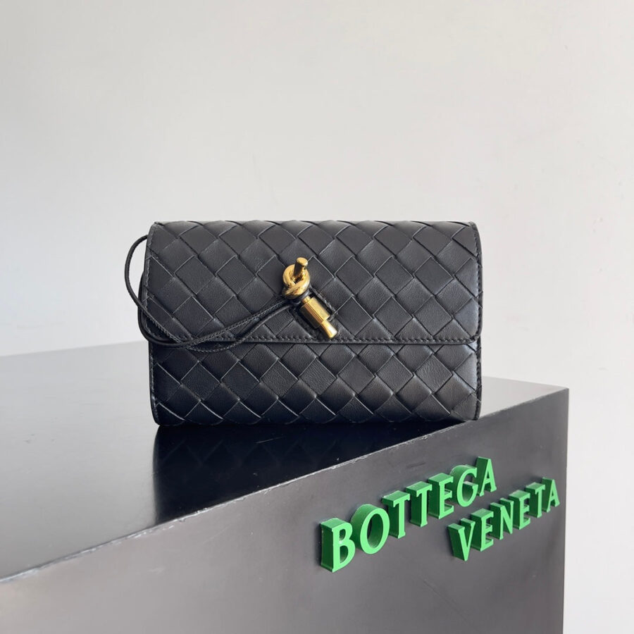 Designer handbag black – front view
