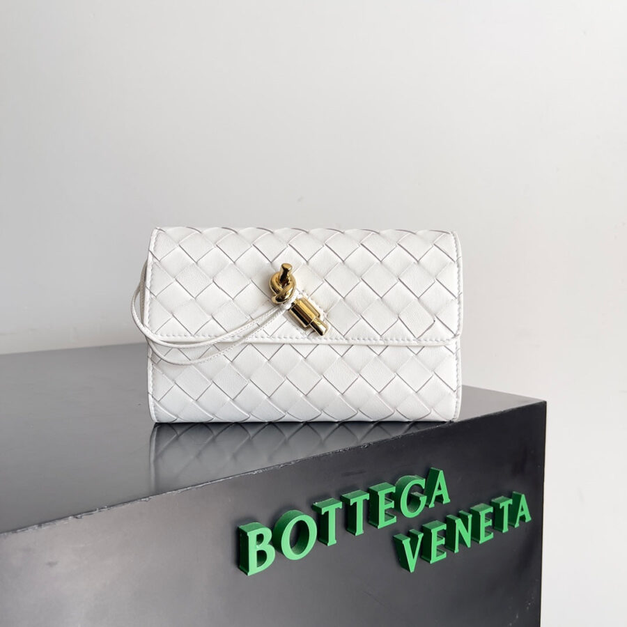 Designer handbag white – front view