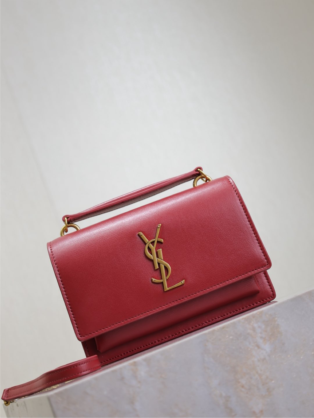 SUNSET SMALL BAG 19 EN VEAU ROUGE QUINCAILLERIE CUIVRE