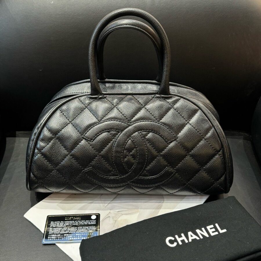 Chanel handbag black – front view