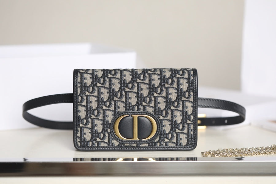 Dior 30 Montaigne blue bag – front view
