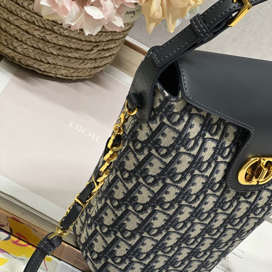 Dior 30 Montaigne blue bag – front view